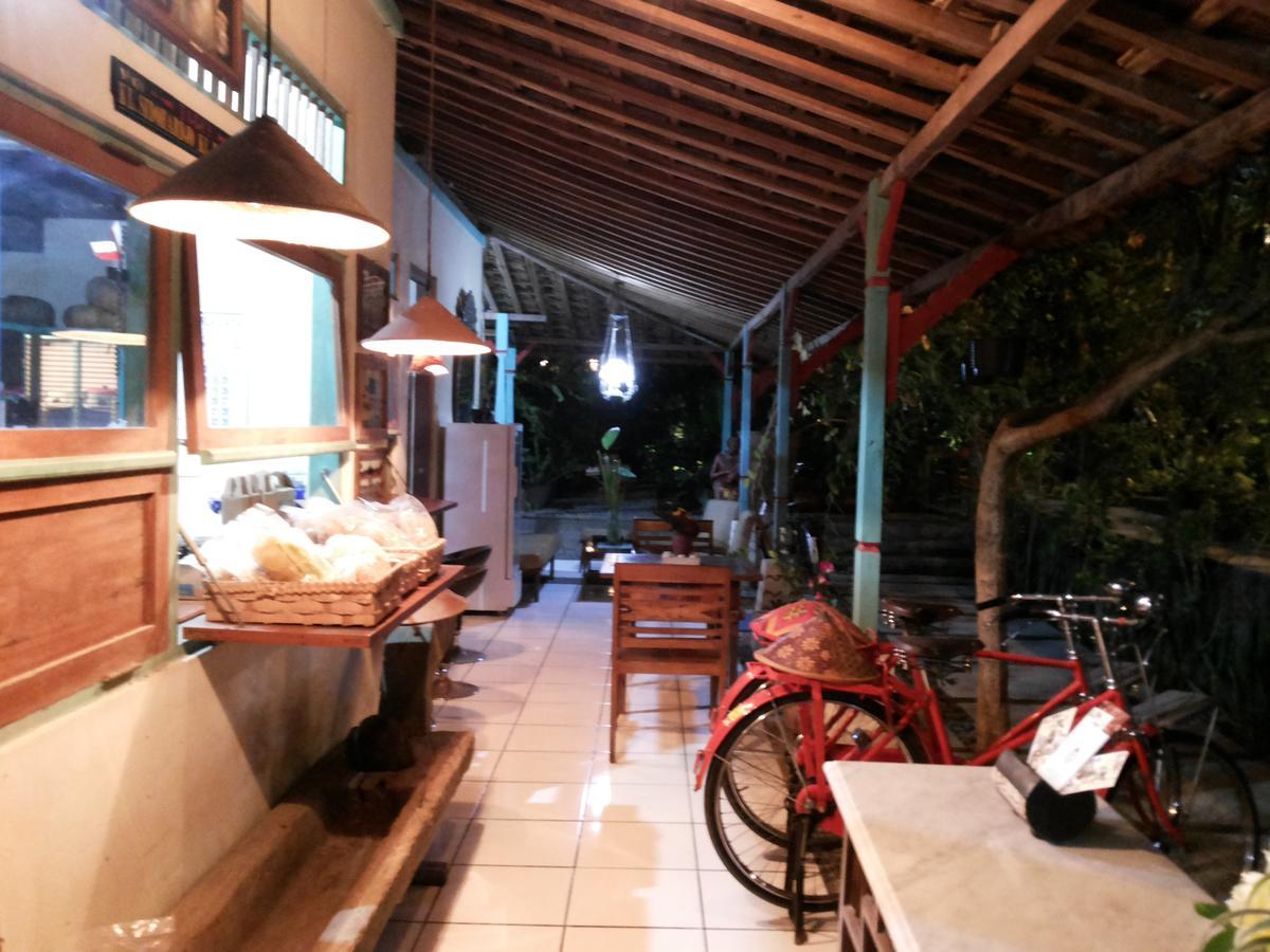 Puri Brata Hotel Parangtritis Kültér fotó